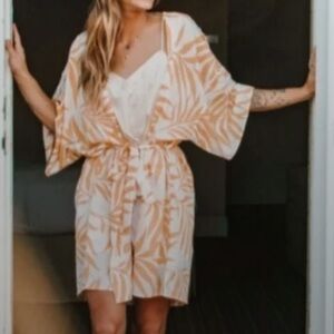 Maison Du Soir Orange and White Kimono XL/2X